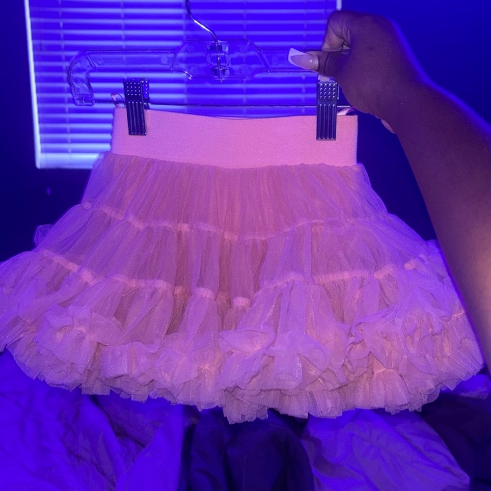 Hello just wanna sell my daughter old clothes she haven’t wear 561-615-7616